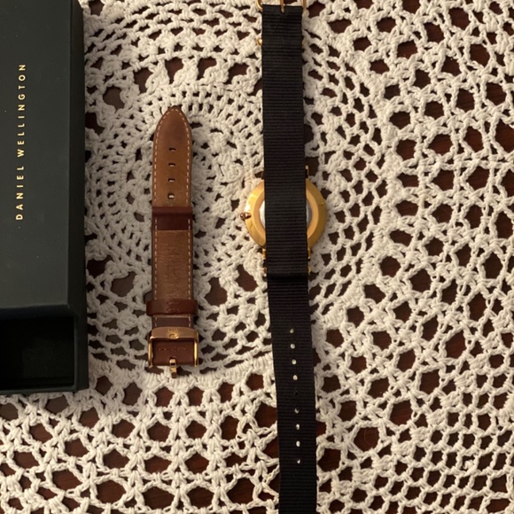 Rose Gold Daniel Wellington Watch - Picture 3 of 3